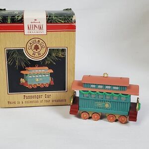 1991 Hallmark Keepsake Ornament Claus & Co. Railroad Passenger Car 3rd in Series